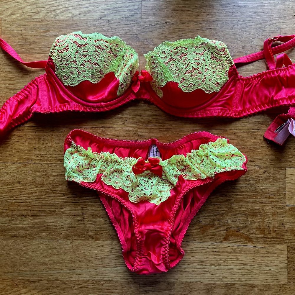 Agent Provocateur - Silk Bra and Underwear - SET